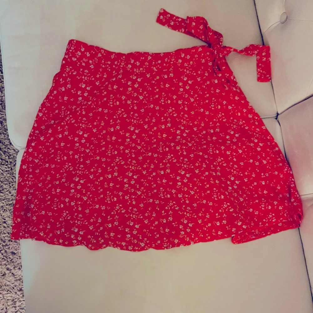 Forever 21 skater, feminine rayon type flirty skirt🌺